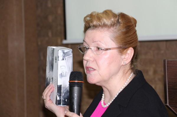Елена Мизулина презентовала Краевому Союзу за здоровое развитие детей первое издание Концепции 