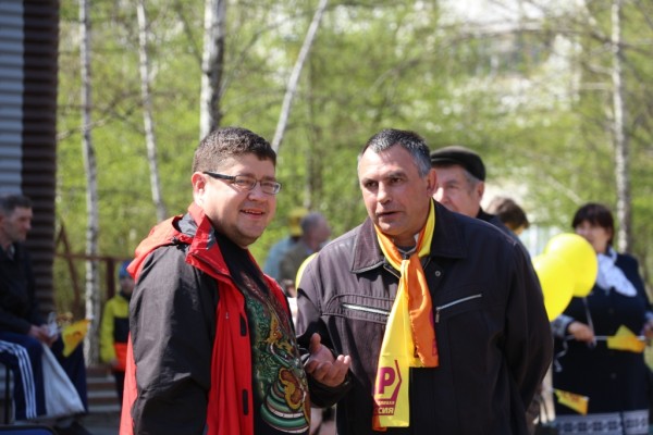 Лидер эсеров Первомайского района Олег Боронин (справа) 