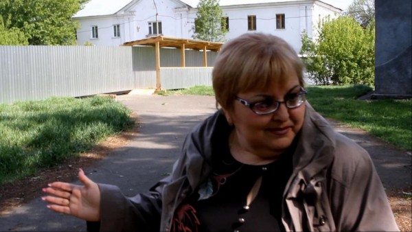 Ольга Ломова всерьез опасается, что начало строительных работ отразится на состоянии корпуса: могут пострадать дети 