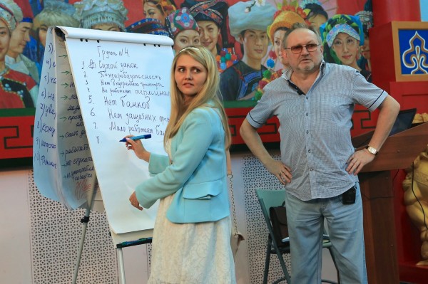 Москвичка Дарья Сорокина и Игорь Титов выявляют мотивацию избирателей на примере аудитории 