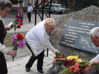 В память о матерях войны... Справедливороссы приняли участие в открытии мемориала в Крутихинском районе